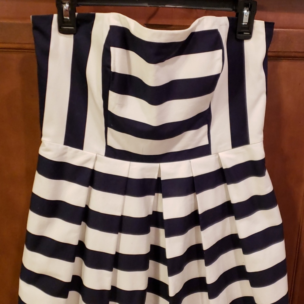 Strapless white and black stripped dress - Picture 2 of 3